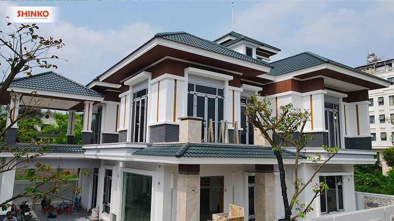 độ bền của ngói màu là bao lâu