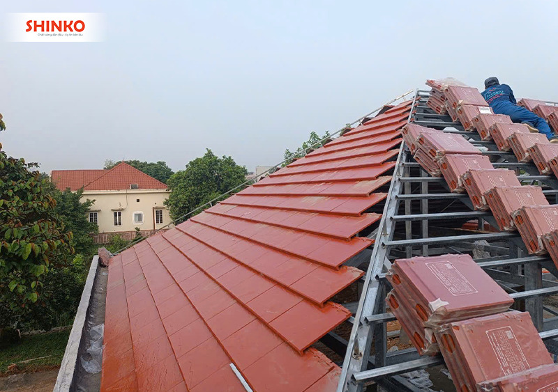 hướng dẫn lợp ngói màu shinko