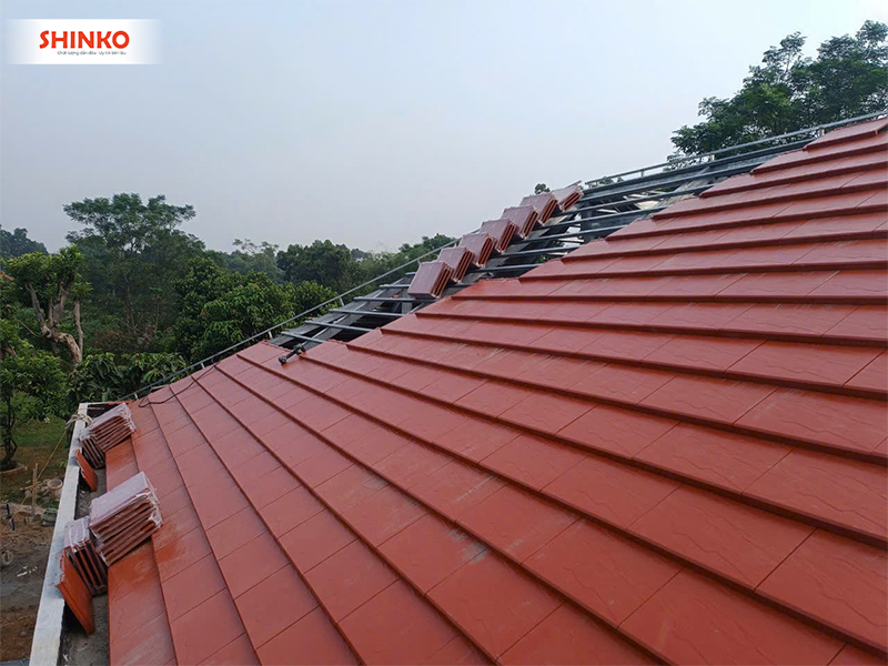 nguyên nhân gây thấm ngược ở mép mái khi lợp ngói